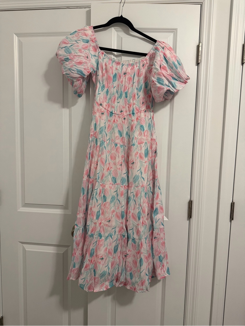 Woman’s Pink Floral Puff-Sleeve Dress